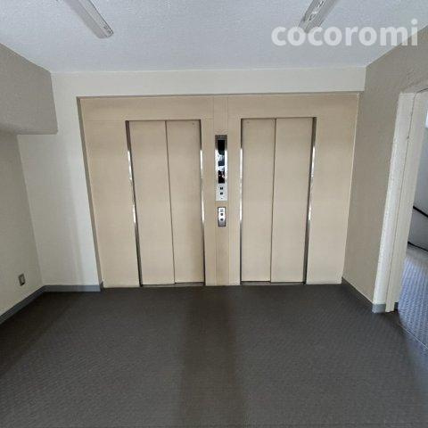 メゾン枚方リバーサイド（リノベーション）のエントランス