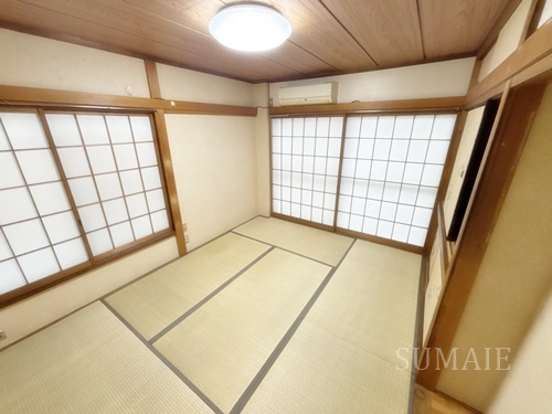 春山邸の和室|畳の上でゆっくりとくつろげる和室です