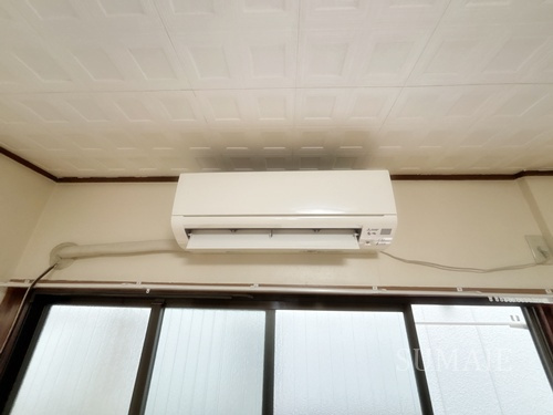 春山邸の設備|洋室側エアコンです