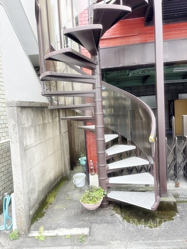 春山邸のその他共用部分|共用階段です