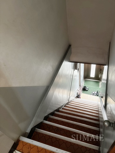 春山邸のその他|共用階段です