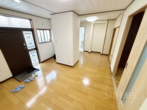 春山邸の居間・リビング|ゆったりとしたリビングです