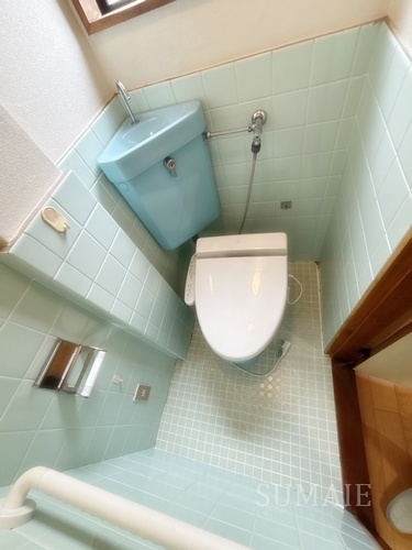 春山邸のトイレ|落ち着いた色調のトイレです