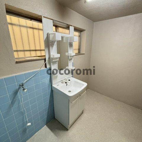 池田一丁目貸家の洗面所