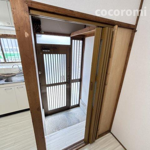 田口1丁目リノベテラスの玄関