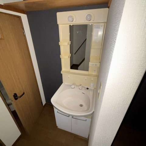 仁和寺町ハイツの洗面所