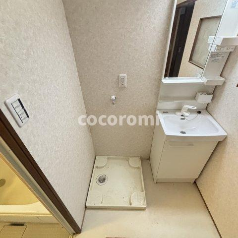 茄子作リノベ貸家の洗面所