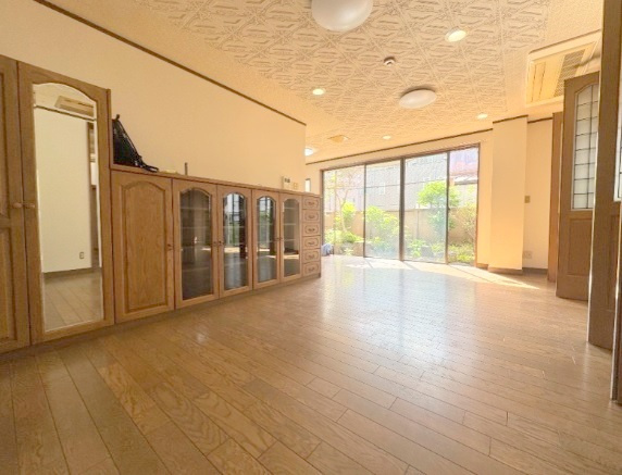 ロイヤルコーポの居間・リビング|洋室