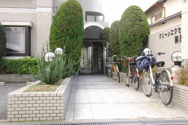 グリーンエクセル柴原の玄関