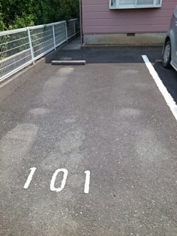ハイツ佐脇原Ｂの駐車場