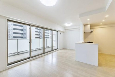 【居間・リビング】 | ブランズシティ天神橋筋六丁目 | 15.4畳