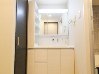 【独立洗面台】 | コルサムSI与野 | 朝の忙しい時間も快適に過ごせる、機能的な洗面スペース