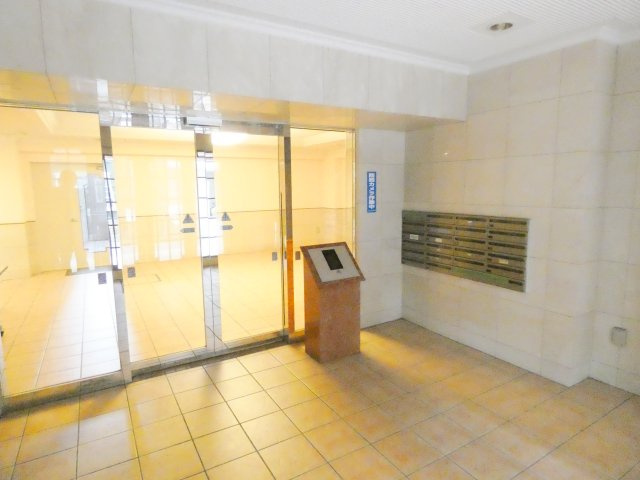 オートロック完備で安心と安全の暮らし