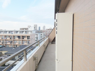 【バルコニー】 | コルサムSI与野 | 気持ちの良い青空が広がる、バルコニーからの景色