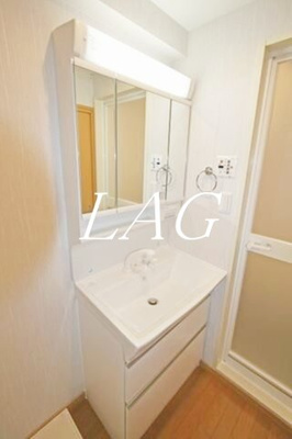 【洗面所】 | アヴェニール月島 | 洗面台です。