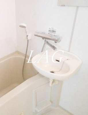 【洗面所】 | グラーサ東京イースト | 洗面台です。