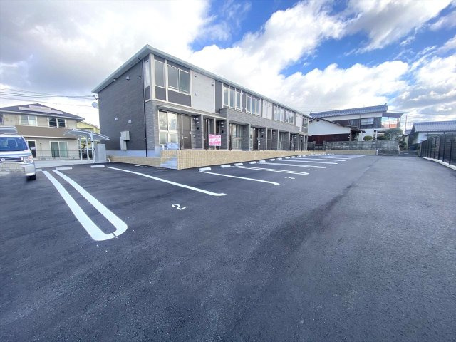 WBeCの駐車場