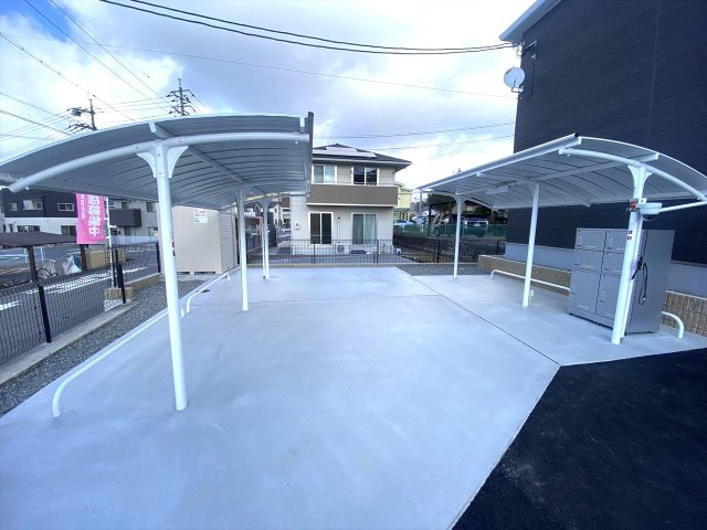 WBeCの駐車場