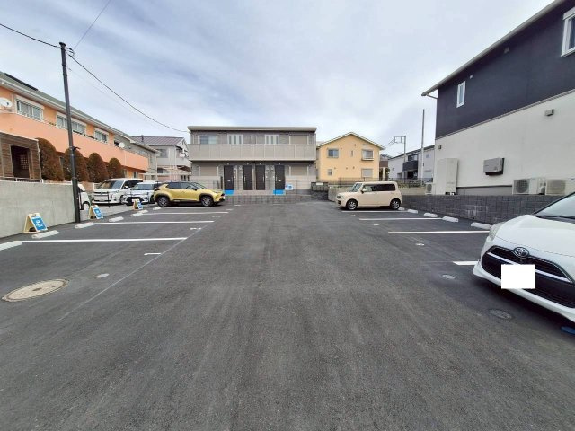 シャンピニオンの駐車場
