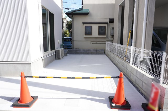 越谷市大字弥十郎 新築一戸建の駐車場