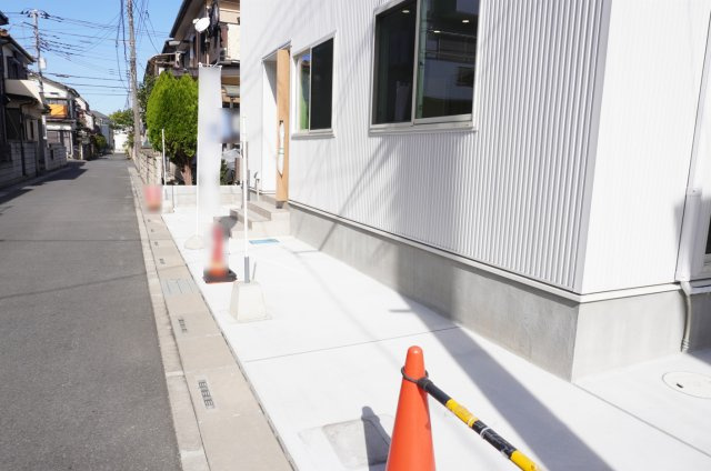 越谷市大字弥十郎 築浅戸建の駐車場