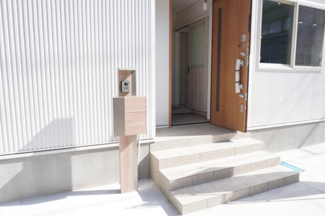 越谷市大字弥十郎 新築一戸建のその他|インターホン機能付き門柱