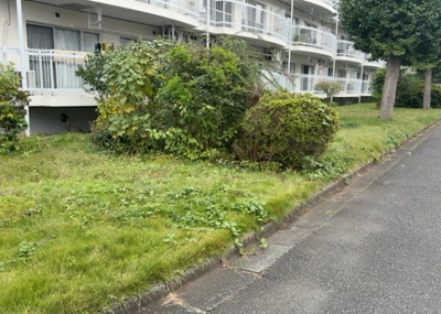 【庭】 | 相模原富士マンションＢ | 物件によっては、入居者が個人的に使用できる専用庭がついているものもあります。また、住宅の中にある土間の部分を庭と呼ぶこともあります。庭の用途は住む人によって変わり、それによってデザインもさまざまです。