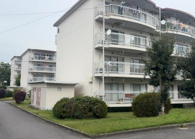 【受付】 | 相模原富士マンションＢ | 受付はマンションコンシェルジュがいる場合もあれば、管理人が滞在する小部屋を総称して呼ぶことがあります。主にエントランスに設置されていることから、防犯面でも期待ができます。防犯設備がない場合はより安心！