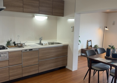 【キッチン】 | 相模原富士マンションＢ | L型アイランドタイプは、キッチンからダイニングにもリビングにも目が行き届くので、とても使いやすい配置です。L字型独立タイプは、キッチンを独立させてるためLDKというよりもLDといった様なイメージです。