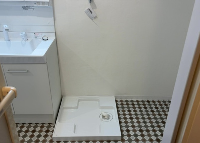 【ランドリースペース】 | 相模原富士マンションＢ | ランドリースペースも気になります。洗濯機置場があり「洗う、干す、取り込む、アイロンがけ、たたむ」など、洗濯に関する家事をするための空間です。広さや収納など付帯設備も含めて、詳細は現地でご確認ください。