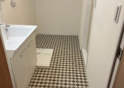 【脱衣所】 | 相模原富士マンションＢ | 洗面脱衣所は「体を綺麗に整える場所」という目的と役割を持っています。そして便利で使い勝手のいい「体を綺麗に整える場所」にするためには、配置や動線、照明や収納計画をしっかりと検討しておく必要があります。