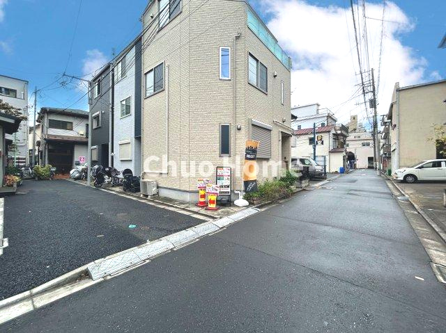 荒川区東日暮里3丁目中古住宅の前面道路含む現地写真|全面道路