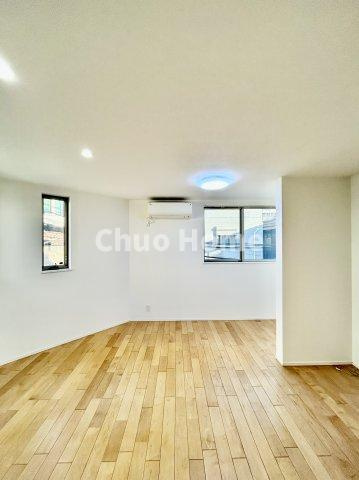 荒川区東日暮里3丁目中古住宅の居間・リビング|リビングダイニング