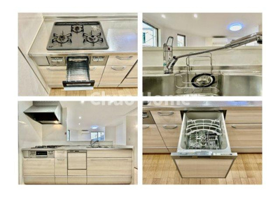 【キッチン】 | 荒川区東日暮里3丁目中古住宅 | 【システムキッチン】ワイドで収納豊富な使い勝手の良いカウンターキッチンには、食洗器や伸縮タイプのキッチン水栓、三ツ口コンロ・魚焼きグリルなどの便利な設備が標準完備されています。