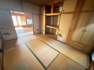 【和室】 | 積川町　中古戸建 | ２面採光の居室もありますよ！明るく風通しの良い室内に気持ちも明るくなりますね♪