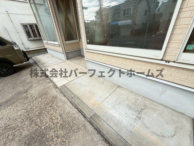 東船橋2丁目戸建　賃貸の駐車場|駐車場に車を止められます
