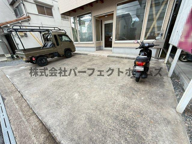 東船橋2丁目戸建　賃貸の駐車場|駐車場があるので、車を買う予定の方も安心です