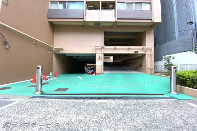 【駐車場】 | 新大阪グランドハイツ2号棟 | 駐車場入口