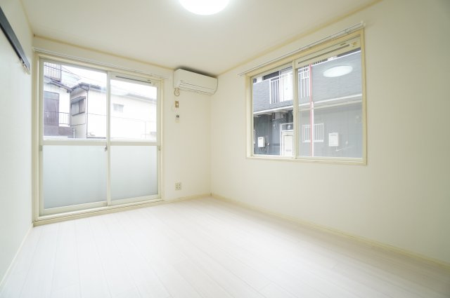 【居間・リビング】 | レピュート高岡C | ※同物件・同タイプの写真です。