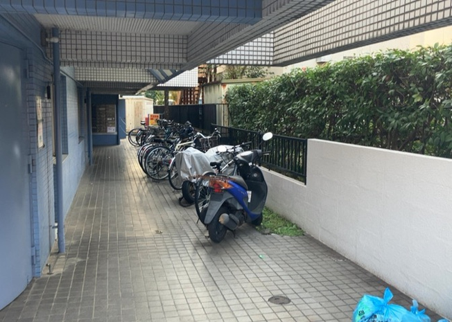 【駐車場】 | メゾン・ド・ノアバーム八王子 | 車一台あたりに必要なスペースは、標準サイズの普通自動車で横幅2m50cm、長さ5mは必要になります。ただし、乗降のことも考慮して横幅3m30cm、長さ5m50cmほどは確保できるところを選びましょう。