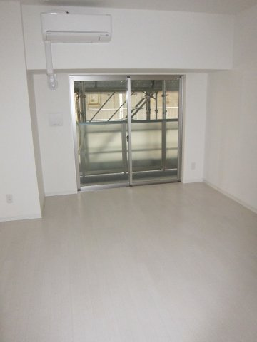 新潟市中央区本町通７番町の賃貸マンションの居間・リビング