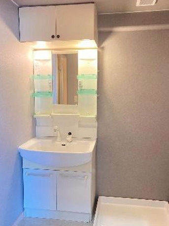 シンメイ志木マンションの独立洗面台|収納スペースの多い洗面台が便利