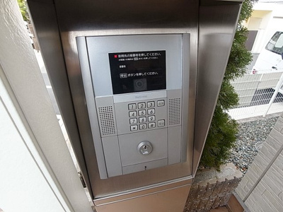 【その他共用部分】 | アンダンテ鈴蘭 | エントランスにはＴＶモニターフォン連動のオートロック