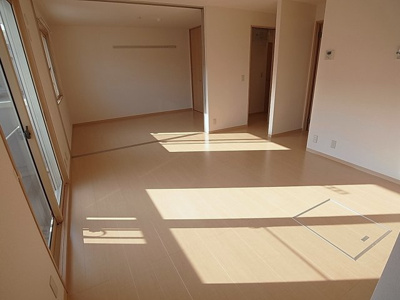 【居間・リビング】 | アンダンテ鈴蘭 | 非常に光沢のあるフローリング