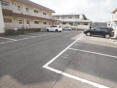 【駐車場】 | アンダンテ鈴蘭 | 敷地内平面駐車場有ります。2台目以降も可