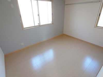 【洋室】 | アンダンテ鈴蘭 | 角部屋で窓２つ付きの明るい洋室