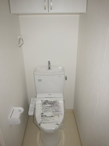 新潟市中央区本町通７番町の賃貸マンションのトイレ