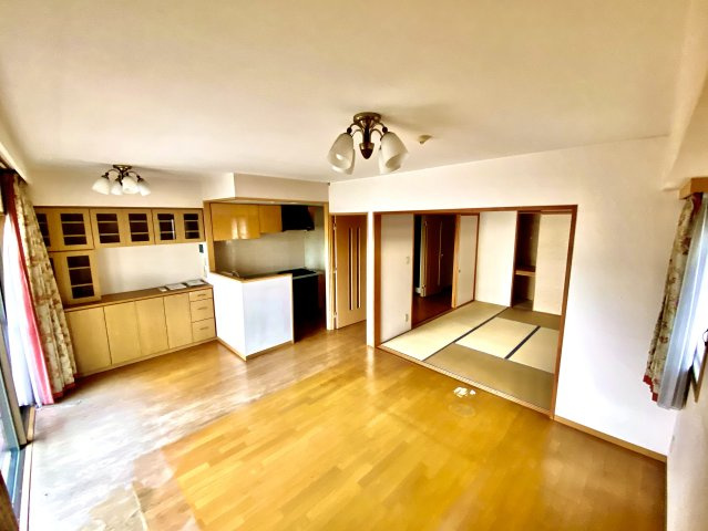 ゼファー熱海シーヒルズの居間・リビング