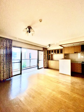 ゼファー熱海シーヒルズの居間・リビング