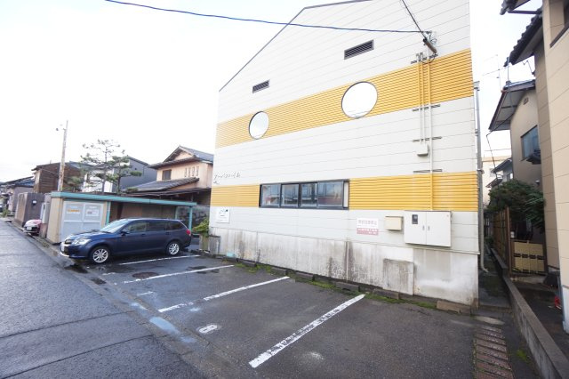 アーバンハイムの駐車場